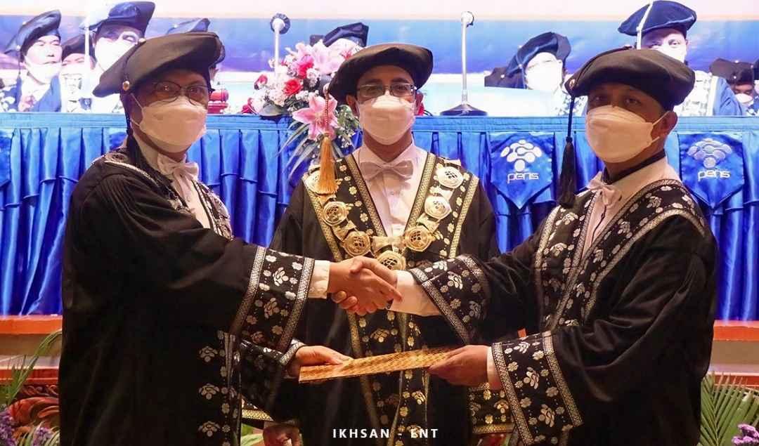 PENS Kukuhkan Guru Besar dari S2 Terapan Teknik Elektro Melalui Rapat Senat Terbuka Luar Biasa